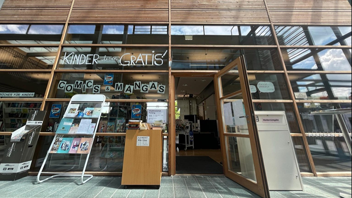 Eingang Stadtbibliothek Pichling