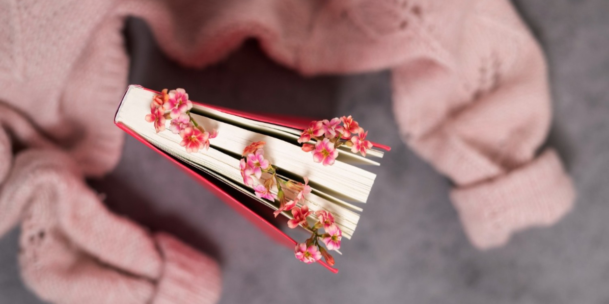 Bücher und Kleidungsstücke