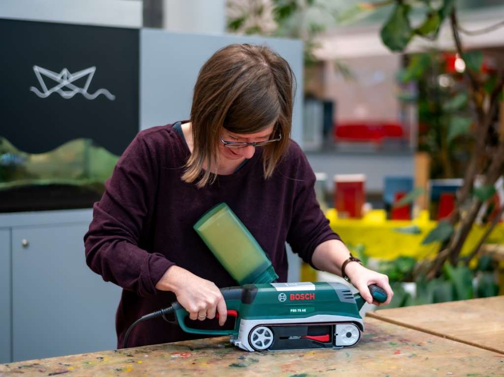 Stadtbibliothek Linz / Nell Leidinger Dingeleih_Schleifer_c_Stadtbibliothek_NellLeidinger